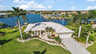 Blick von oben auf die Villa Rosegarden und die dahinter liegenden Kanäle - Traum-Urlaub-Florida